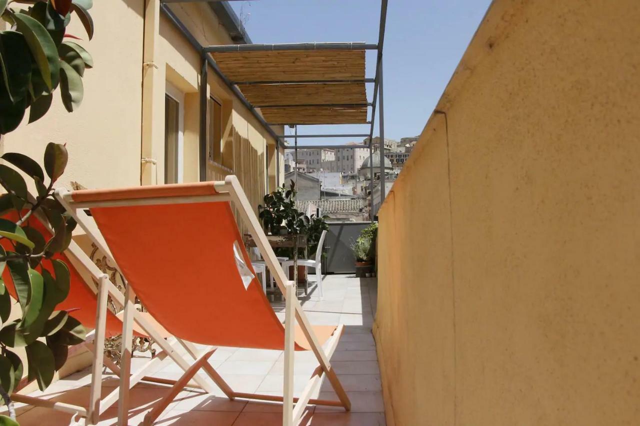 Appartamento Con Terrazza Panoramica In Marina. Кальяри Экстерьер фото